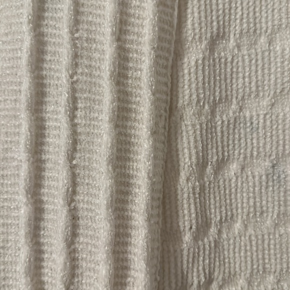 White Shaw - Picture 2 of 3